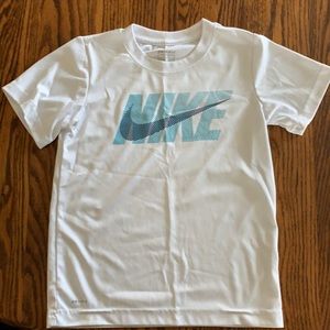 Kid Nike DRI-FIT tee